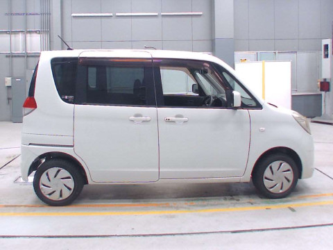 2011 Mitsubishi Delica D2 MB15S[2]