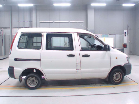 2005 Toyota Townace Van KR42V[2]