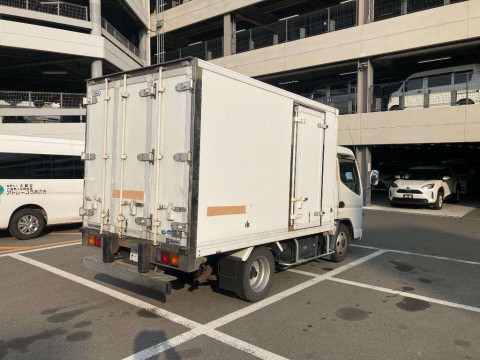 2010 Mitsubishi Fuso Canter FE74BV[1]