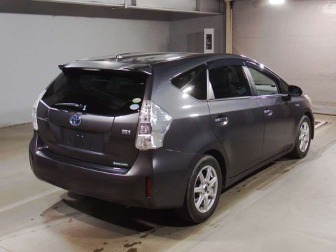 2013 Toyota Prius alpha ZVW41W[1]