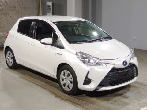 2017 Toyota Vitz NHP130[2]