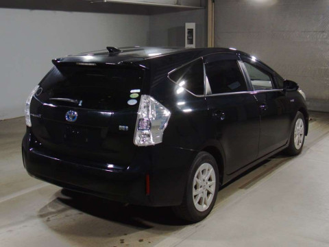 2013 Toyota Prius alpha ZVW41W[1]