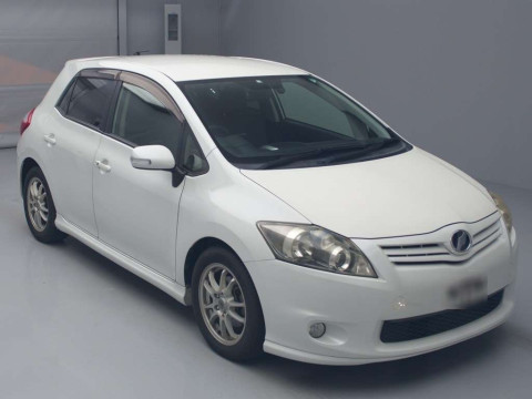 2012 Toyota Auris ZRE152H[2]