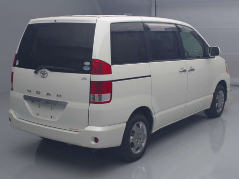 2005 Toyota Noah AZR60G[1]