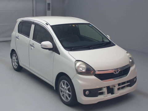 2013 Toyota Pixis Epoch LA300A[2]