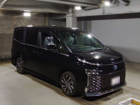 2022 Toyota Voxy ZWR90W[2]