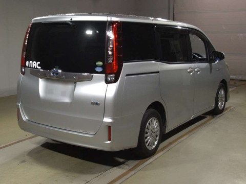 2015 Toyota Noah ZWR80G[1]