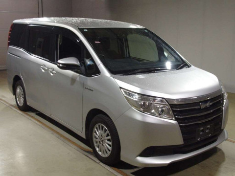 2015 Toyota Noah ZWR80G[2]