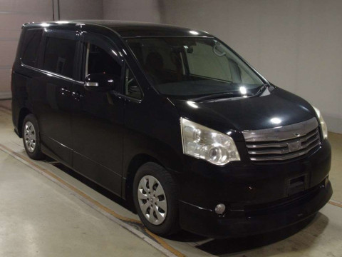 2012 Toyota Noah ZRR70G[2]