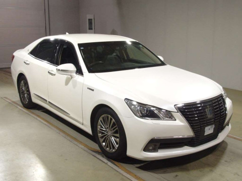 2013 Toyota Crown Hybrid AWS210[2]