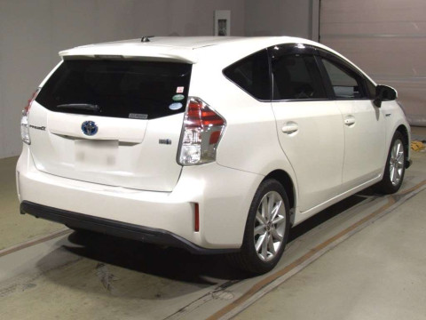 2015 Toyota Prius alpha ZVW41W[1]