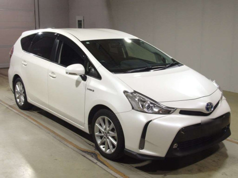 2015 Toyota Prius alpha ZVW41W[2]