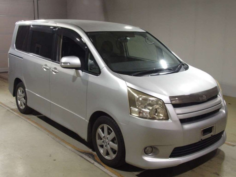 2007 Toyota Noah ZRR75W[2]