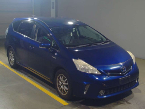 2011 Toyota Prius alpha ZVW41W[2]