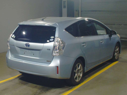 2011 Toyota Prius alpha ZVW41W[1]