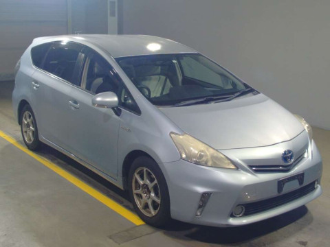 2011 Toyota Prius alpha ZVW41W[2]