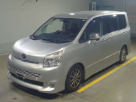 2010 Toyota Voxy