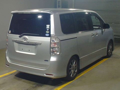 2010 Toyota Voxy ZRR70W[1]