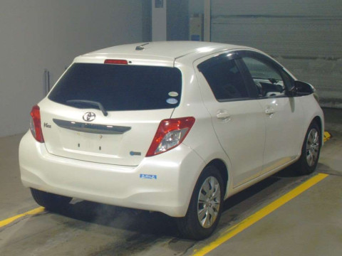 2012 Toyota Vitz NSP130[1]