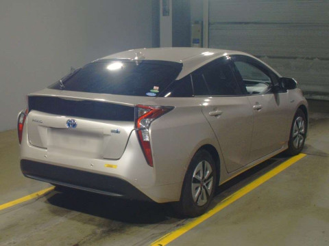 2016 Toyota Prius ZVW51[1]