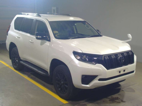 2022 Toyota Land Cruiser Prado TRJ150W[2]