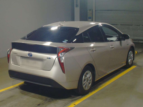 2016 Toyota Prius ZVW50[1]