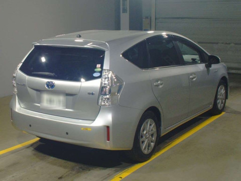 2012 Toyota Prius alpha ZVW41W[1]