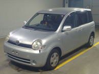 2004 Toyota Sienta