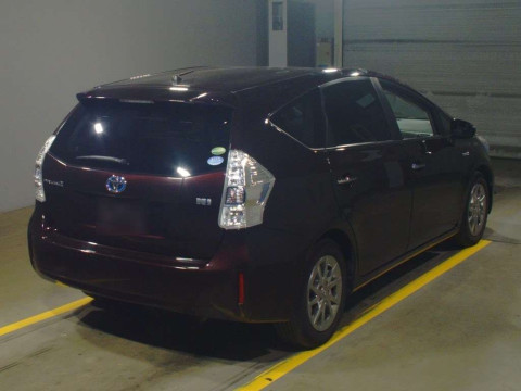 2014 Toyota Prius alpha ZVW41W[1]