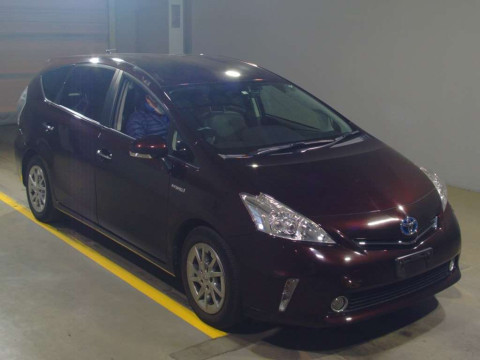 2014 Toyota Prius alpha ZVW41W[2]