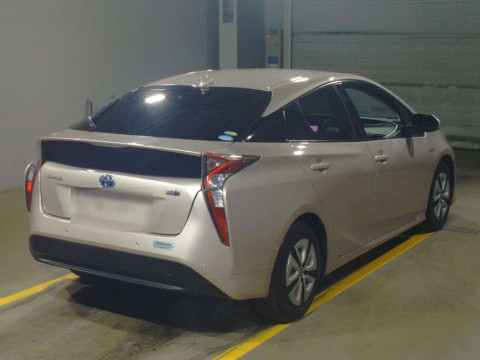 2016 Toyota Prius ZVW51[1]