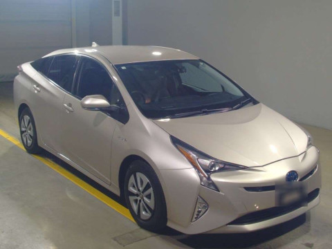 2016 Toyota Prius ZVW51[2]