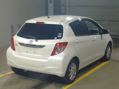 2013 Toyota Vitz NSP130[1]