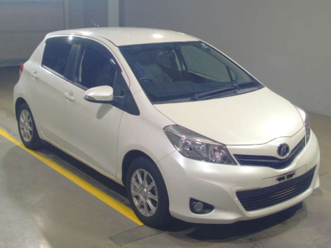 2013 Toyota Vitz NSP130[2]