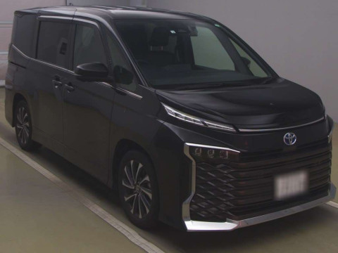 2022 Toyota Voxy ZWR90W[2]