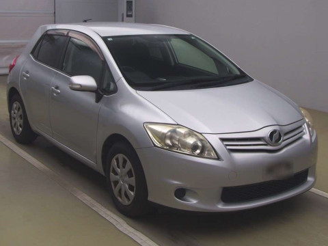 2010 Toyota Auris NZE151H[2]