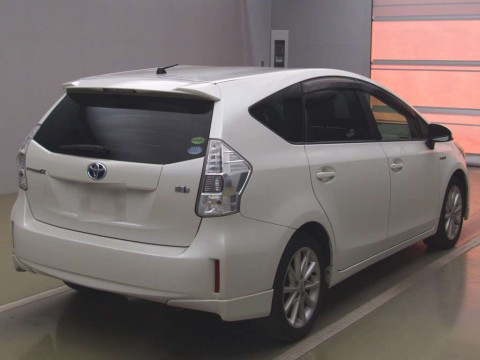 2012 Toyota Prius alpha ZVW41W[1]