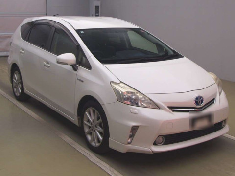 2012 Toyota Prius alpha ZVW41W[2]