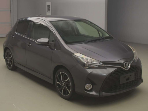 2015 Toyota Vitz NCP131[2]