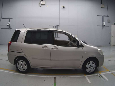 2005 Toyota Raum NCZ20[2]