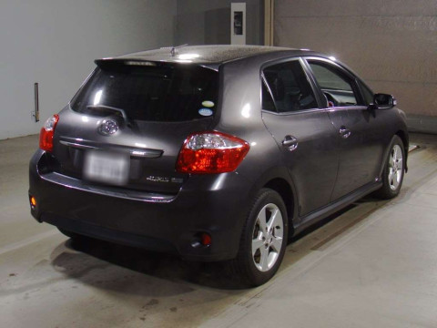 2010 Toyota Auris ZRE152H[1]