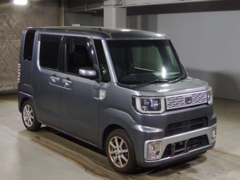 2015 Daihatsu Wake LA700S[2]