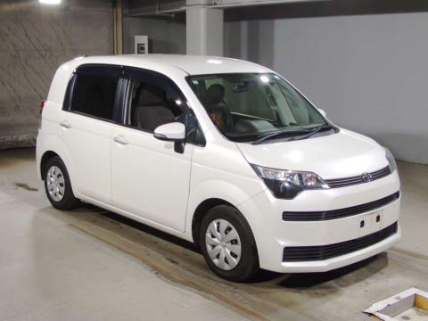 2013 Toyota Spade NSP140[2]