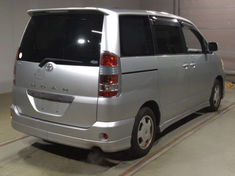 2003 Toyota Noah AZR60G[1]