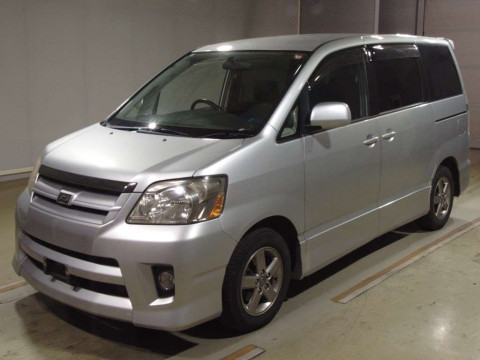 2004 Toyota Noah AZR60G[0]