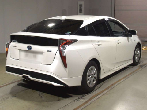 2016 Toyota Prius ZVW50[1]