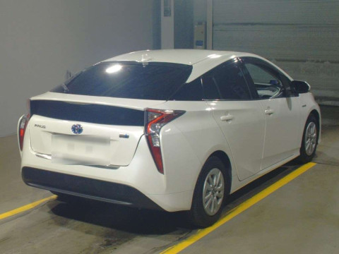 2016 Toyota Prius ZVW50[1]