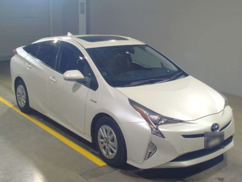 2016 Toyota Prius ZVW50[2]