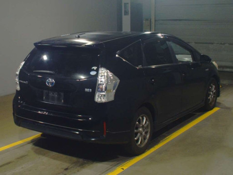 2011 Toyota Prius alpha ZVW41W[1]