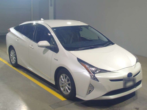 2018 Toyota Prius ZVW50[2]